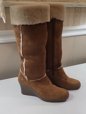 UGG, Tan Suede Wedge Shearling-Lined Boots, SIZE 7